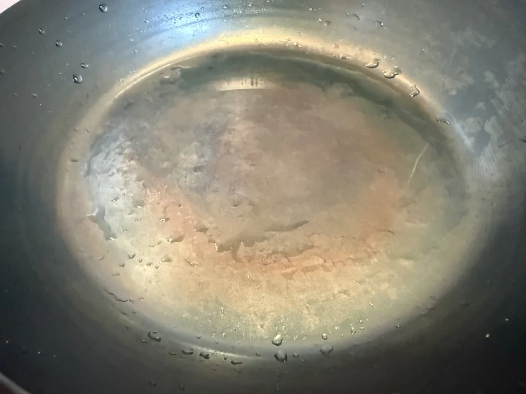 焦げを落とした後の鉄フライパンの状態